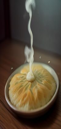 短剧看App主界面推荐流，瀑布式卡片展示剧集封面与评分，视觉干净